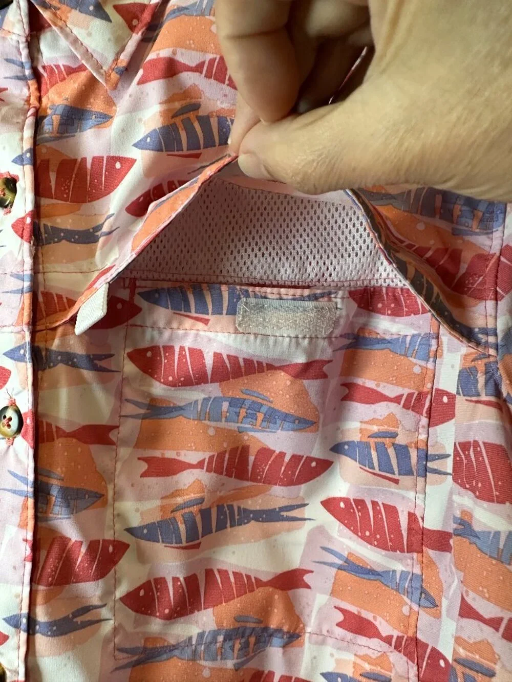 L.L. Bean Shirt Tropicwear Womens Button Up Short Sleeve Vented Fish Print M - Picture 10 of 11